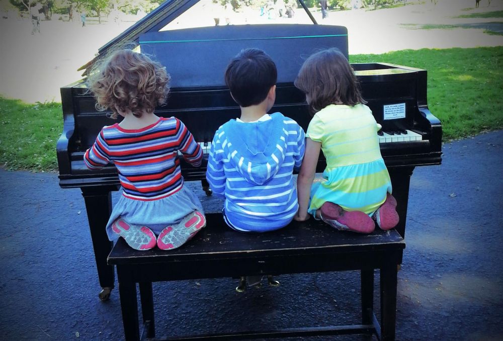 PittPa_3-Children-Play-Piano-in-the-Park_Photo_16x20