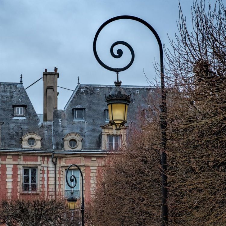 AllenRo-Streetlamp-Place-des-Voges_PhotoArt_13.5x13.5