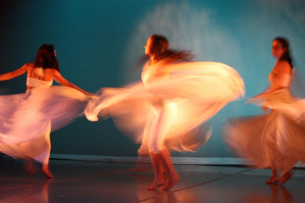 VanZandtVi_Dancers-in-White_Photo_21x27