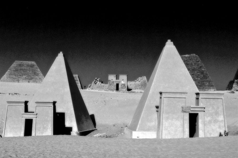 NedeauJa-Two-Pyramids-and-Three-Entrances_PhoArt30x40
