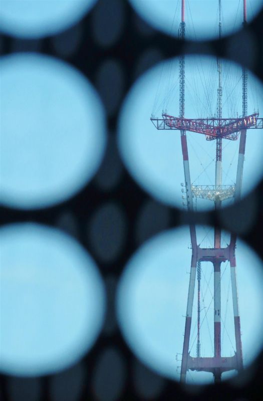 EverittAn-Peeking-at-Sutro_Pho27x21