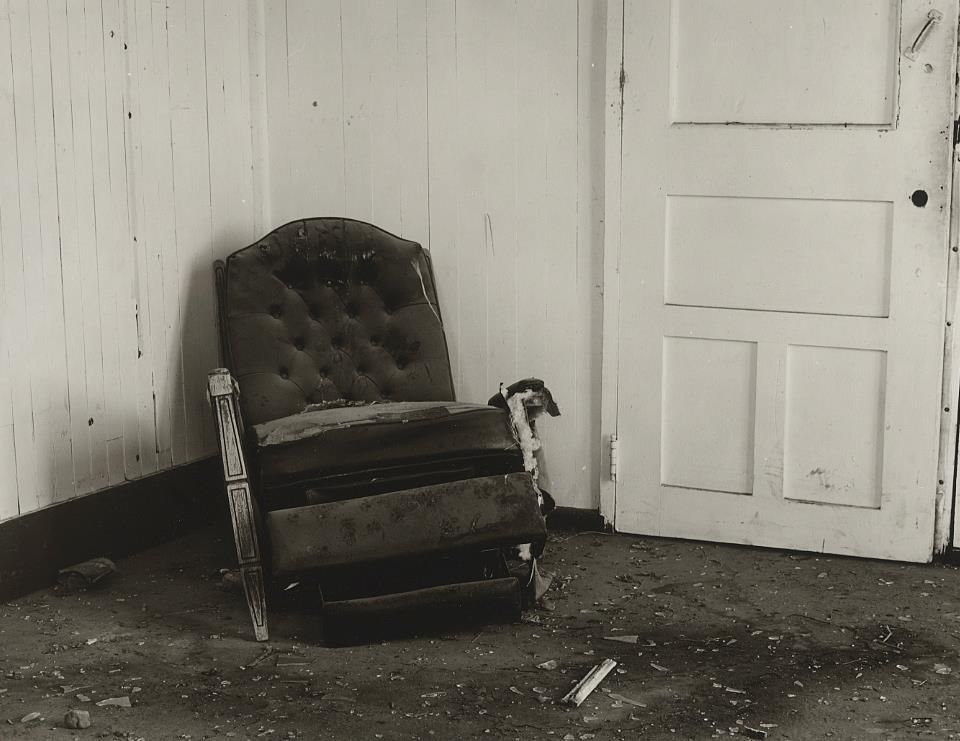 dellaGiordanoRo-Old-Chair_Photo_24x26