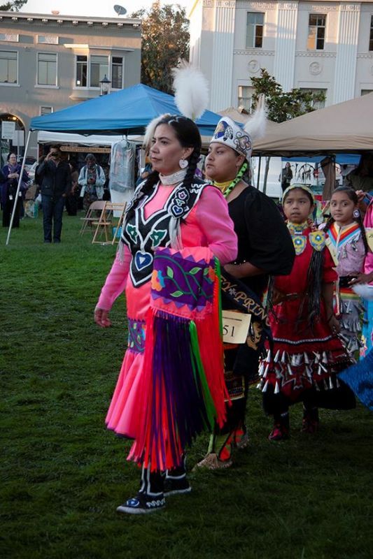 LandisBa-Indigenous-Peoples-Day-Pow-Wow-2012-closing-ceremony_1