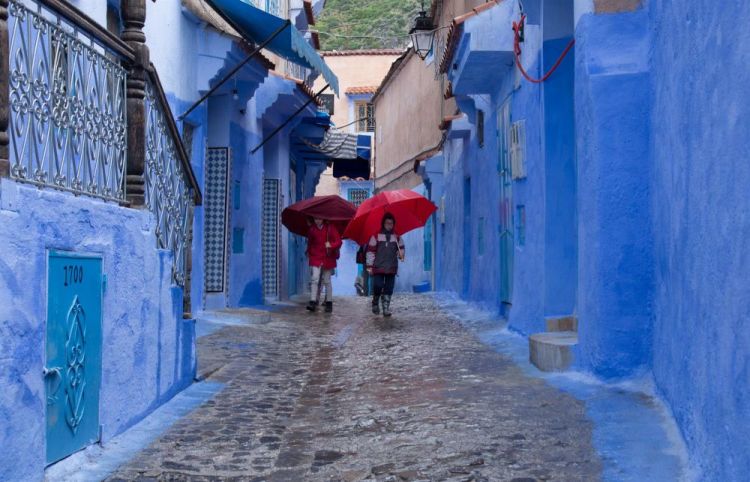 JacobusCa-Red-Umbrellas-in-a-Blue-City_1