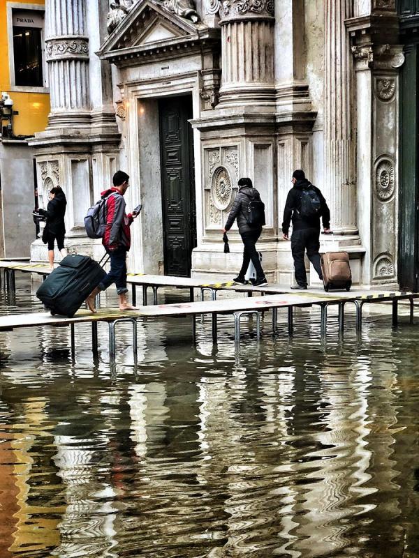 SobolHe-Venice-Street-Scene-2018_Photo_12x9