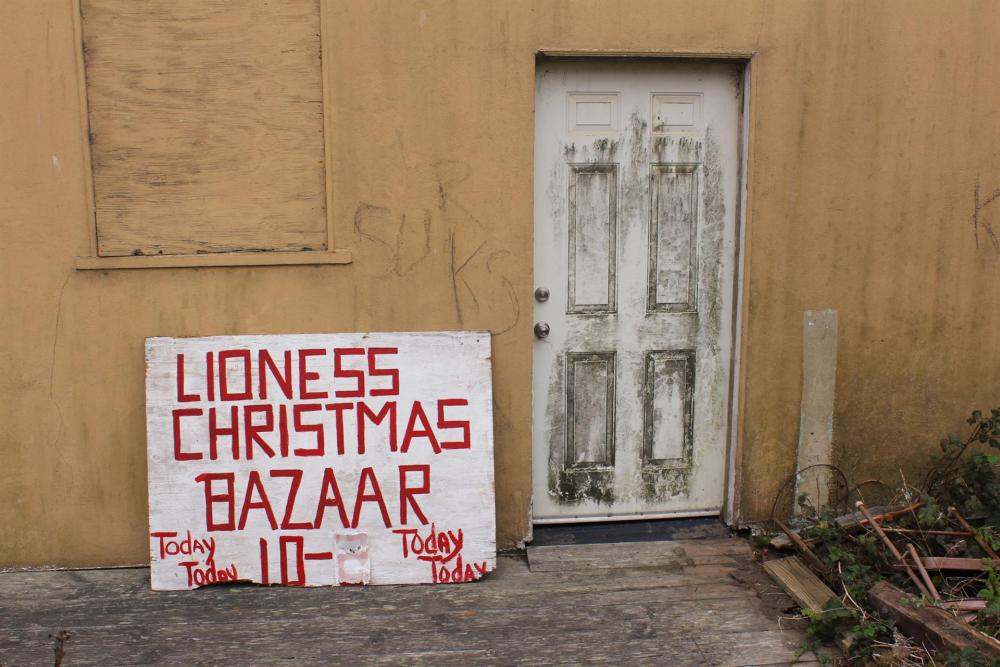 VanZandtVi-Christmas-Bazaar_Photo_21x21