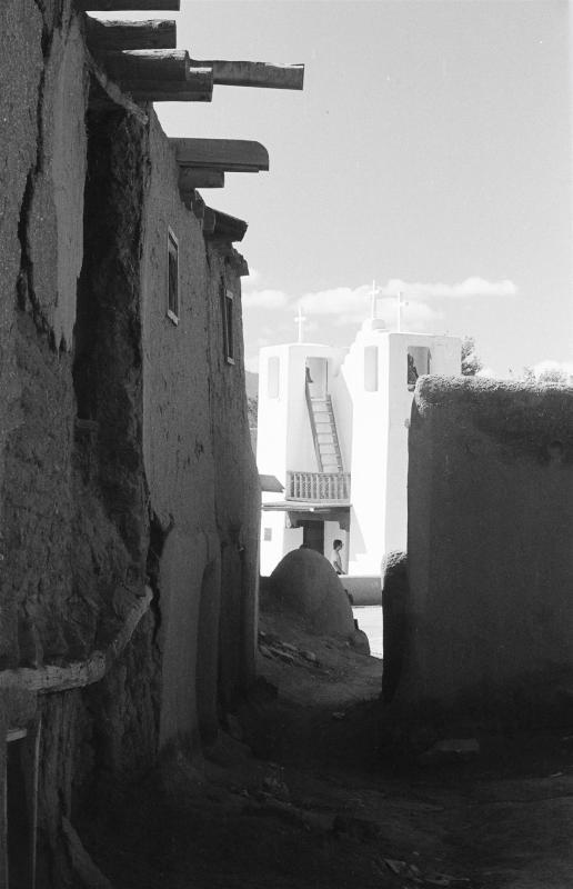 Lubanski-WengerBa-Alleyway-in-Taos-Pueblo-230419105247_1