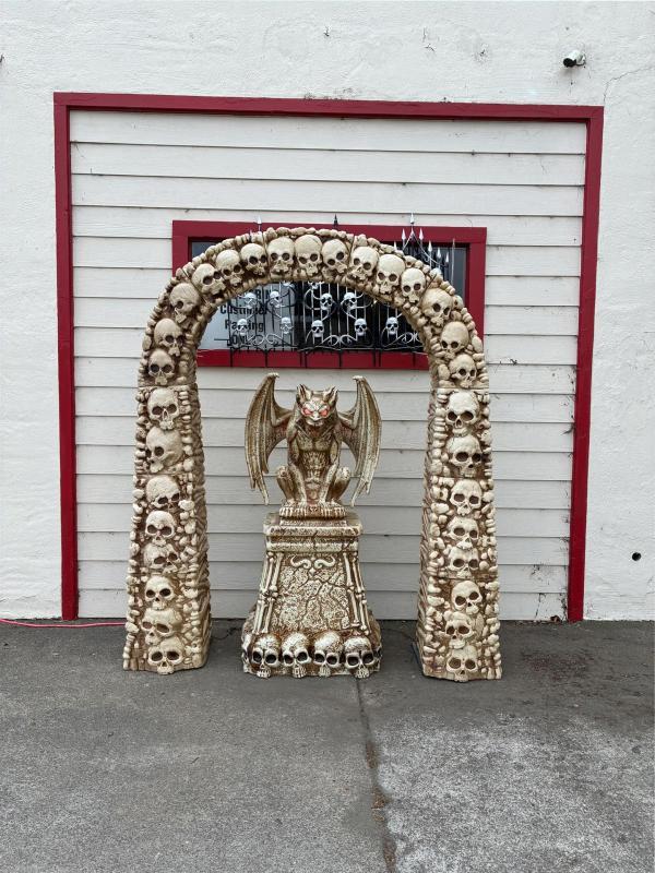 VanZandtVi-Golden-Skulls-260228125347_1