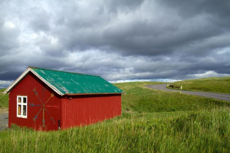 LeeCh-Red-Barn-Ominous-Sky_1